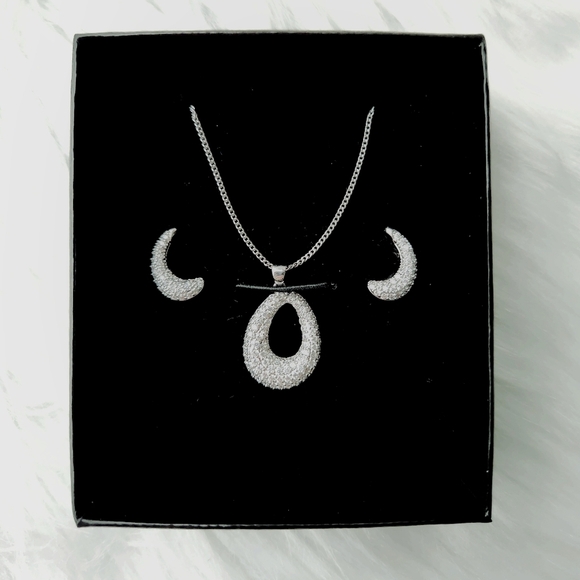 Brand New Cubic Zirconia Silver Jewelry Set (Comes with the box) - Picture 2 of 2